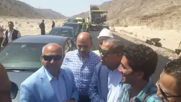 كامل الوزير : الإنتهاء  من مشروع طريق "دهب - نويبع" يونيو القادم و"سعال - كاترين" نهاية ديسمبر