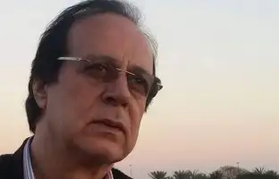 هنا نلتقي| اللاجئ الفلسطيني الدجاجة التي تبيض ذهباً
