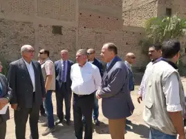 وزير قطاع الأعمال يصطحب مزارعي القطن في جولة داخل محلج الفيوم