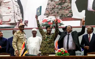 قوى معارضة وخبراء يعلنون تخوفهم بعد عرس السودان: قنابل ملغومة في الوثيقة الدستورية