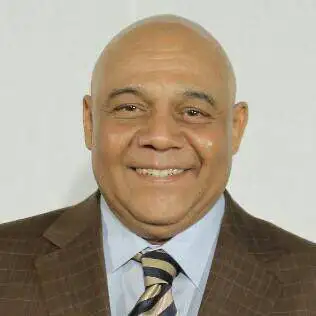 فرقة المسرح الحديث تستعد لـ "أبي فوق الشجرة"