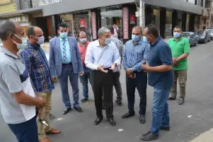 محافظ المنيا يتابع أعمال رصف شارع عدنان المالكي بحى شمال المدينة