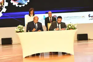 "مصر تستطيع بالصناعة" يجني أولى ثماره.. وزيرا الهجرة و"الإنتاج الحربي يشهدان توقيع عقد إتفاق مع شركة "نالكو مصر"