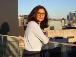 نعمت شفيق ابنة الإسكندرية الملهمة التي ترأست جامعة كولومبيا: بإمكانهم أخذ كل شيء منكم إلا تعليمكم!