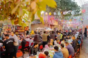 للعام الثاني.. «كلهم عازمين بعض».. إفطار جماعي لأهالي البدرشين في منطقة السيدة خديجة