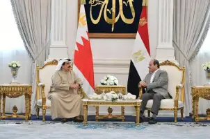 السيسي وملك البحرين يتبادلان الرؤي حول القضايا الإقليمية والدولية