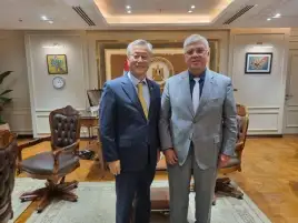 السفير الكوري بالقاهرة ووزير التعليم العالي يبحثان سبل تعزيز التعاون بين البلدين