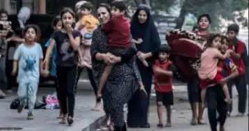 مرصدالأزهر: مشاهد تجريد النازحين الفلسطينيين من ملابسهم وصمة عار في جبين الإنسانية