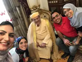 صور .. أجواء من السعادة والفرحة بالإفراج عن رجل الأعمال حسن راتب من داخل منزله