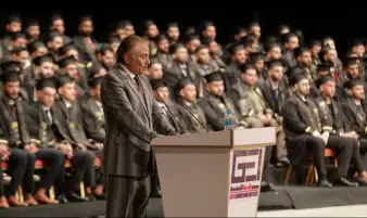 "الجيزة للهندسة والتكنولوجيا" يحتقل بتخريج الدفعة الـ"13" والطلبة يُكرمون أساتذتهم.. صور وفيديو