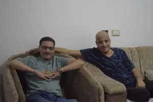 فرح وحزن يتعانقان .. وبينهما رئيس لمحكمة الاستئناف