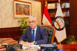 النائب العام يأمر بالتحقيق في تصادم قطارين بمدينة الزقازيق