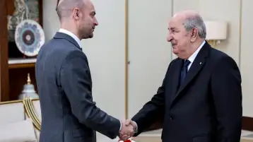 فرنسا والجزائر تعلنان بداية مرحلة جديدة من التعاون بعد أزمة دبلوماسية طويلة
