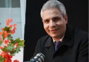 بالأسماء .. إخلاء سبيل الشاعر أحمد سراج و49 آخرين من المحبوسين احتياطيا
