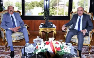 وزير الطيران يستقبل رئيس اتحاد المصريين بأمريكا لبحث دعم خدمات النقل الجوي للجالية المصرية
