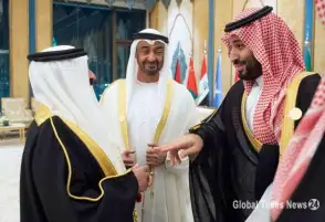 الخليج ينتقد الوسطاء ويحرض أمريكا على حماس: "ما لم تنزعوا سلاحها فلن نشارك!"