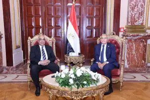 وزير العدل يزور رئيس مجلس الشيوخ لتهنئته بتولي منصبه