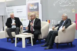 أحمد وصفي يوقع كتابه في معرض القاهرة الدولي للكتاب