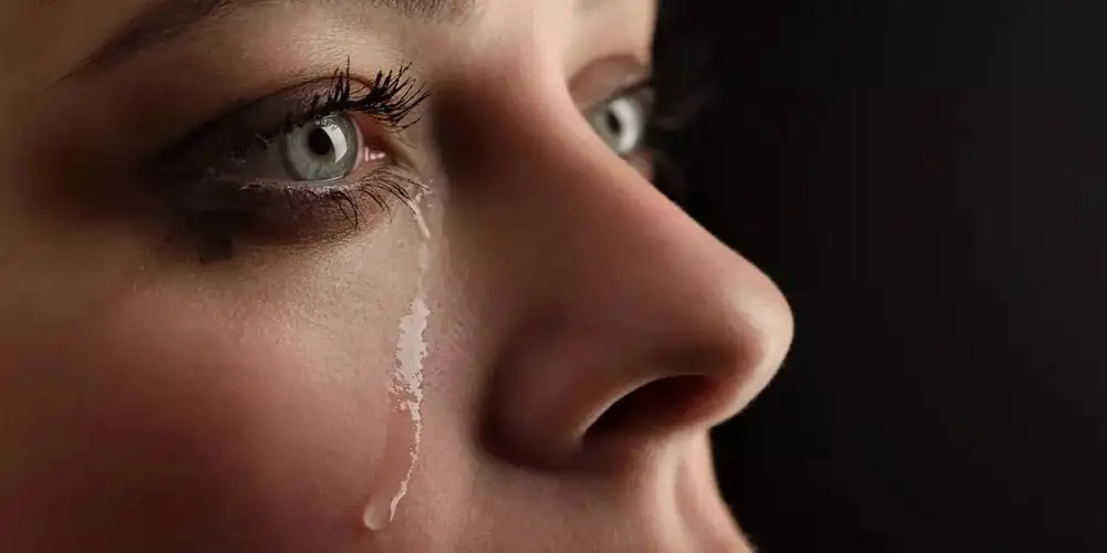 إبداعات | العيون وما تُخفي الصدور .. قصة قصيرة