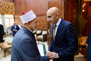 شيخ الأزهر يدعو وزير التربية التعليم إلى تبني إستراتيجية تعليمية تراعي طبيعة مجتمعاتنا
