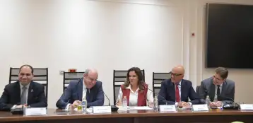 الحفني يشارك في اجتماعات لجنة السياحة والطيران بمجلس النواب لبحث دعم الشركات