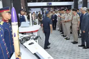 وزير الدفاع يشهد فعاليات اليوم العلمي للكلية الفنية العسكرية ويستعرض مشروعات التخرج المتميزة