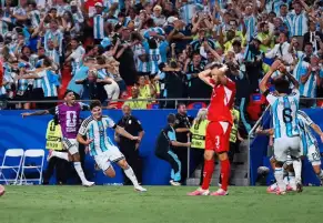 الأرجنتين تنجو من مفاجأة سويسرا وتواصل الدفاع عن لقب كأس العالم