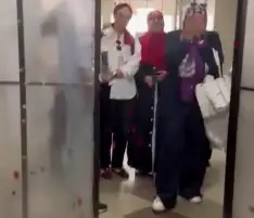 فيديو.. بالورود والدموع.. د. أمل محمود تعود لقيادة مستشفى الشروق المركزي