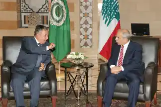 نبيل فهمي يبحث مع رئيس الوزراء اللبناني أولويات المرحلة الراهنة والتحديات السياسية والأمنية والاقتصادية