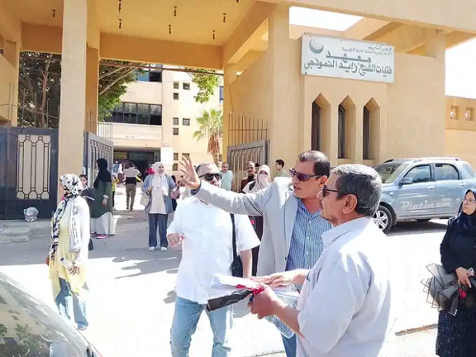 فتيات الشيخ زايد الأزهري يكرم رئيس الجهاز