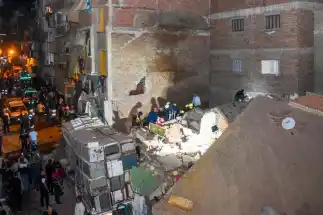 حالتا وفاة وإصابتان جراء انهيار عقار الإسكندرية والبحث عن 3 أطفال تحت الأنقاض