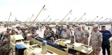 وزير الدفاع يشهد تفتيش الحرب لأحد تشكيلات المنطقة الشمالية العسكرية لقياس جاهزيتها القتالية